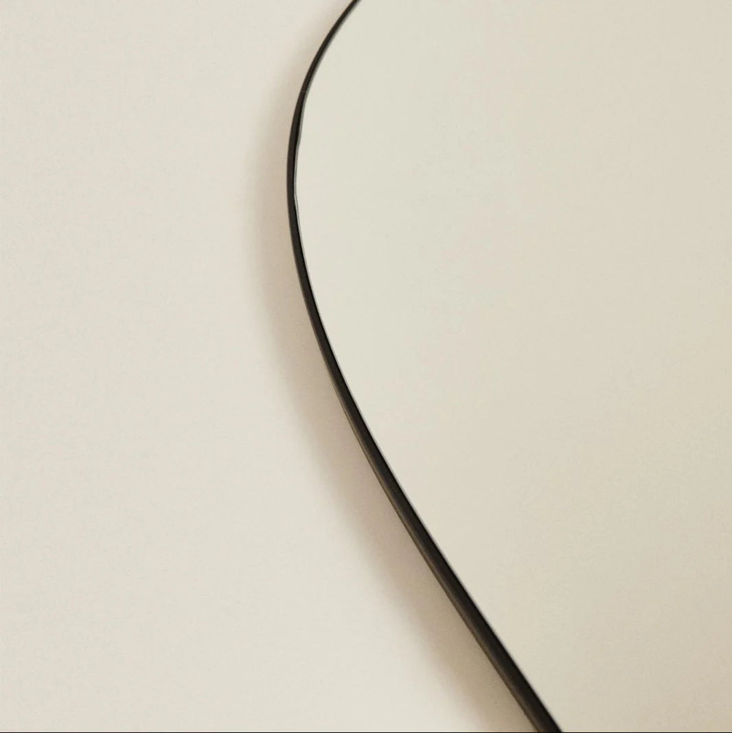 Willie Modern Round Wall Mirror for Minimalist Spaces