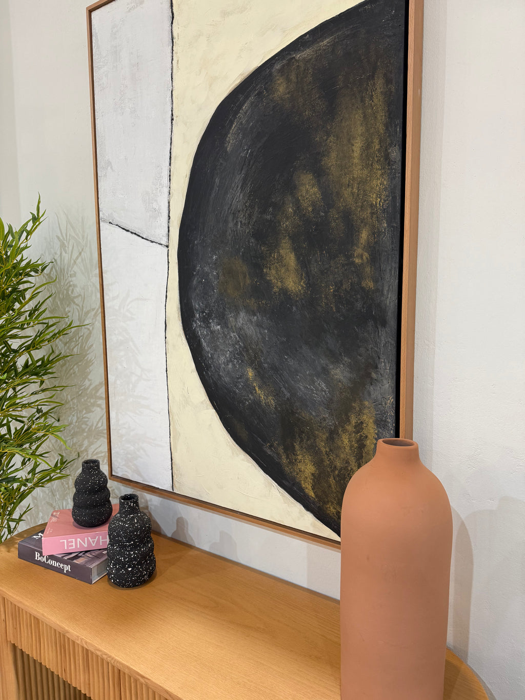 Contrasting Elements