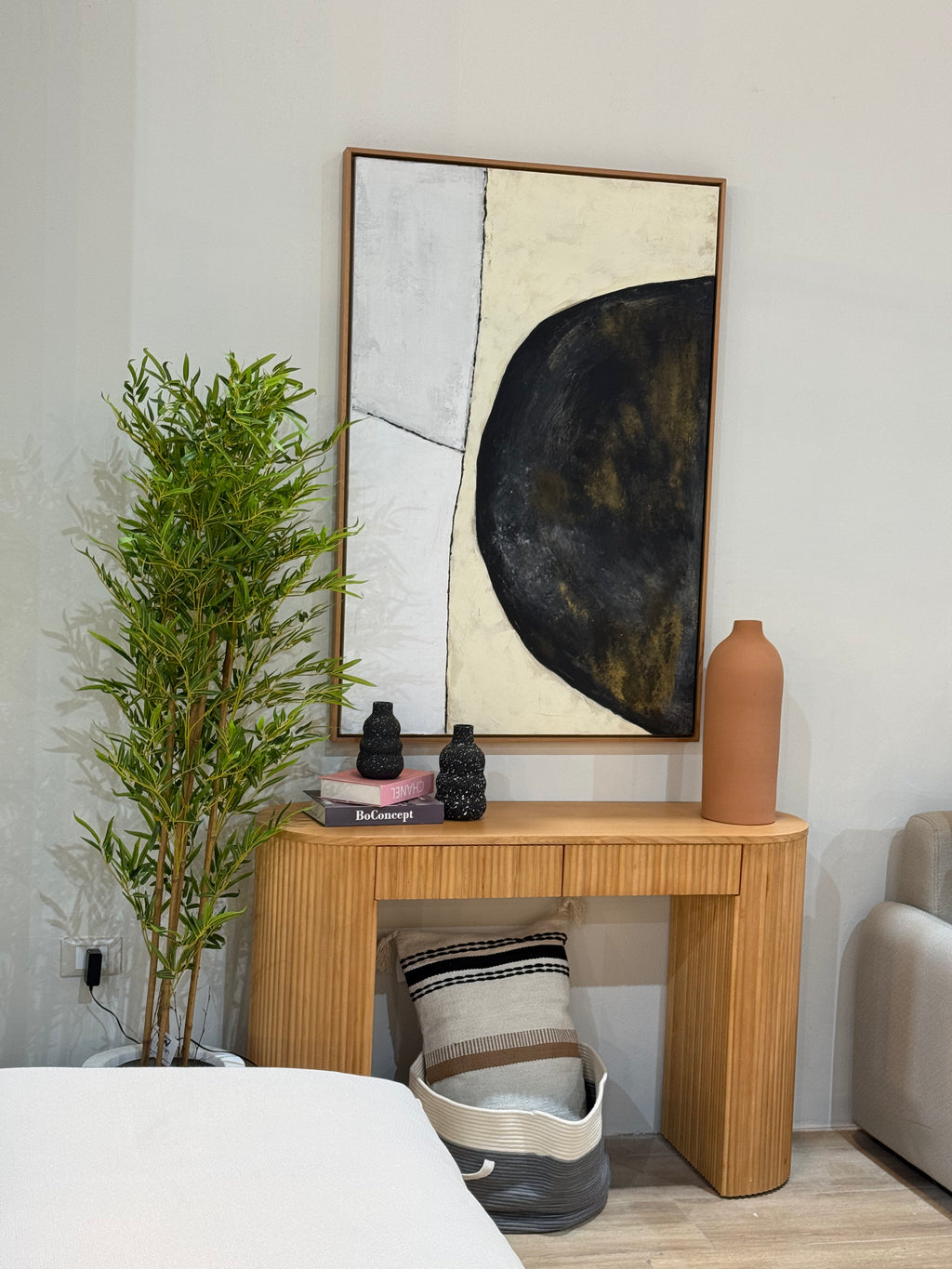 Contrasting Elements